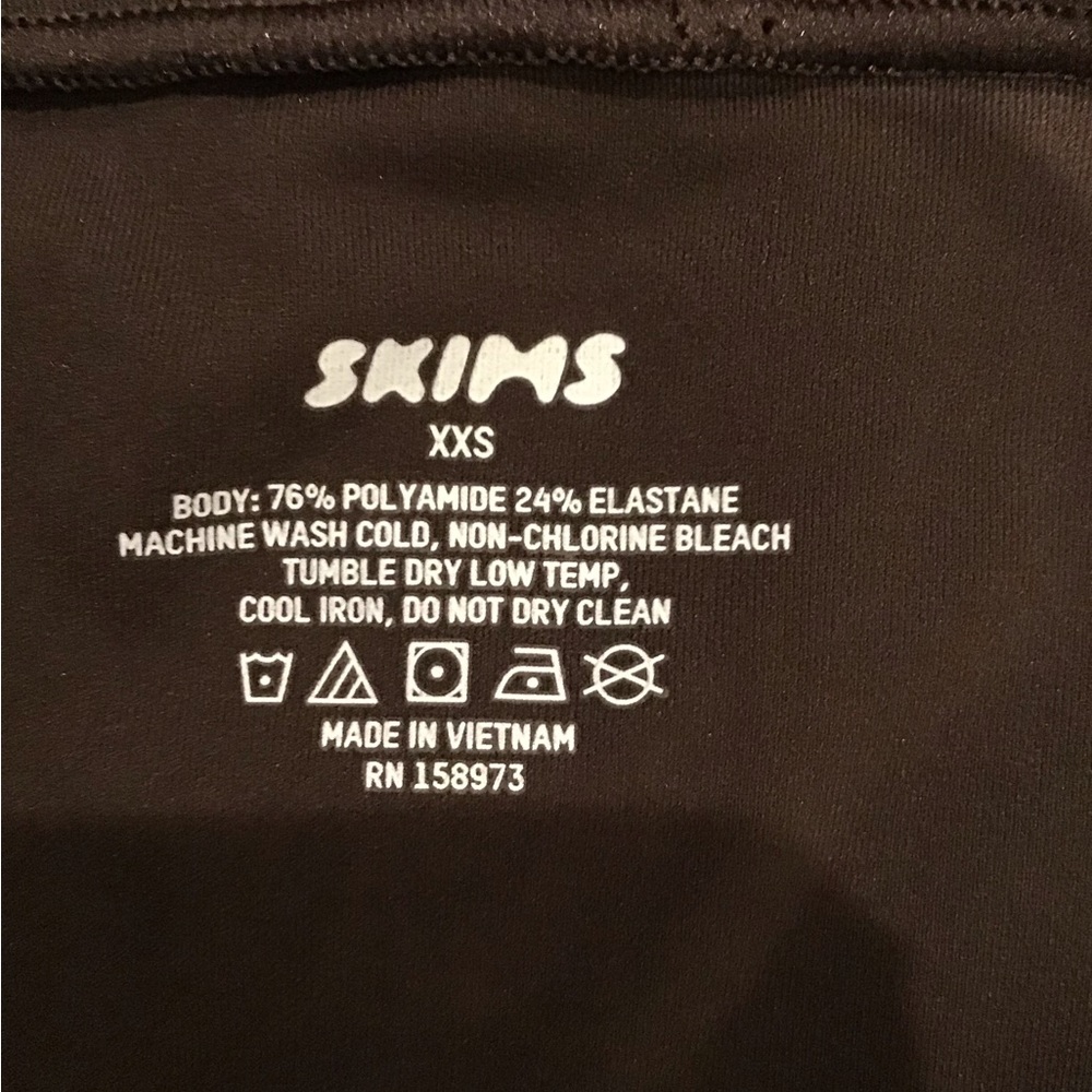 ‼️SOLD OUT‼️ SKIMS Fits Everybody Long Sleeve Crew Neck Bodysuit | Brown - Picture 9 of 11